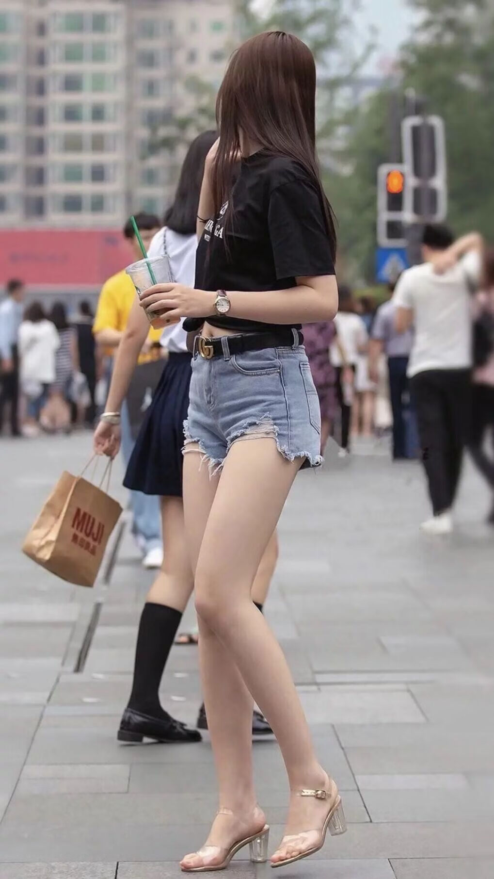 世界青年游泳比赛中国队多人摘金，世界青年游泳记录