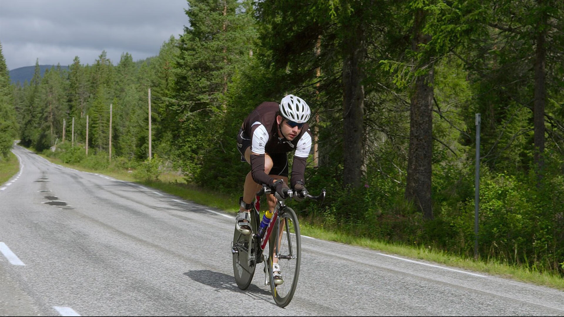 _网球装备革新：轻质材料带来运动新体验_，超轻网球拍